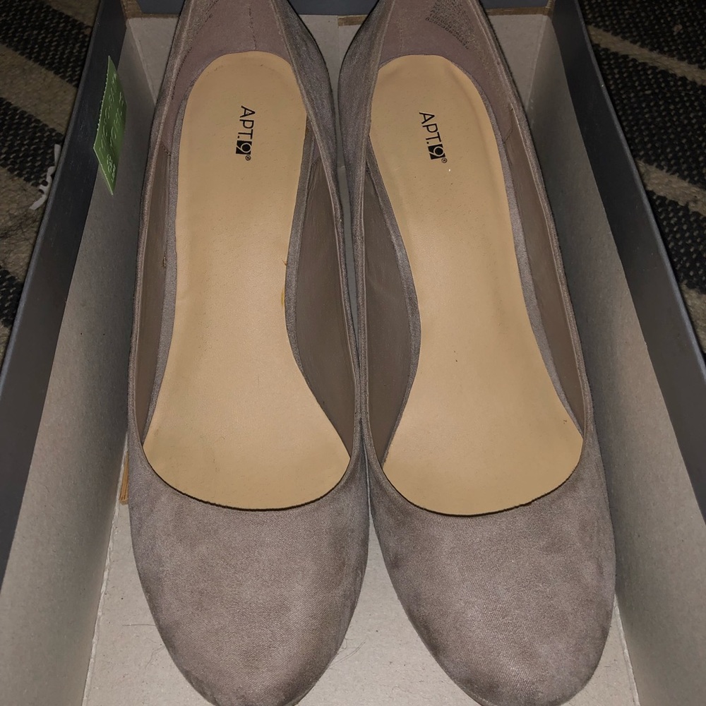 Apt 9 Light Brown Suede Wedges